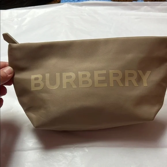 NIB Burberry Travel bag - Picture 8 of 8